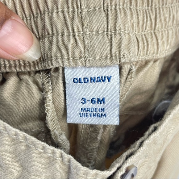 Bundle kids 2 piece 3-6 month khaki pants and vest sweater - Picture 9 of 10